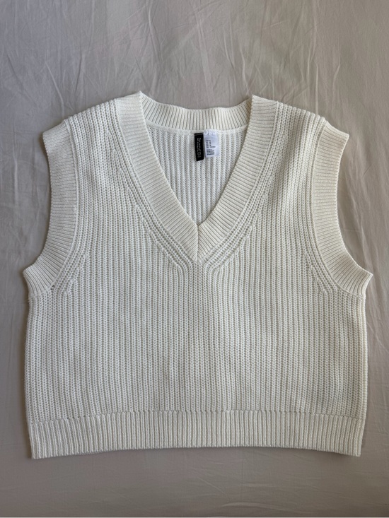 H&M Sweaters - H&M Cream V-Neck Knit Sweater Vest